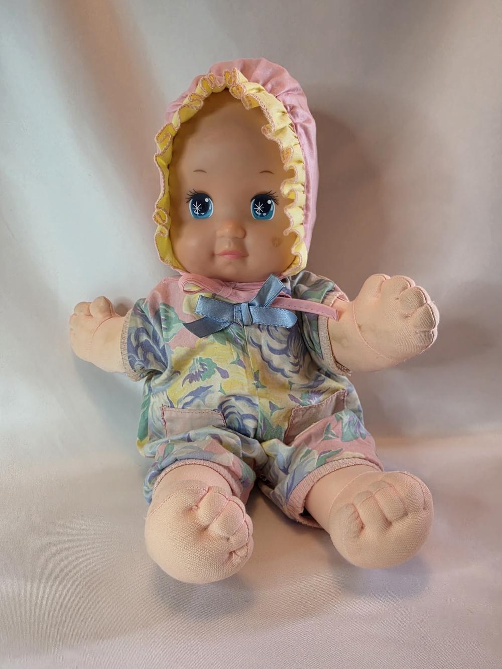Vintage 1989 Mattel Magic Nursery Blonde Girl Doll.